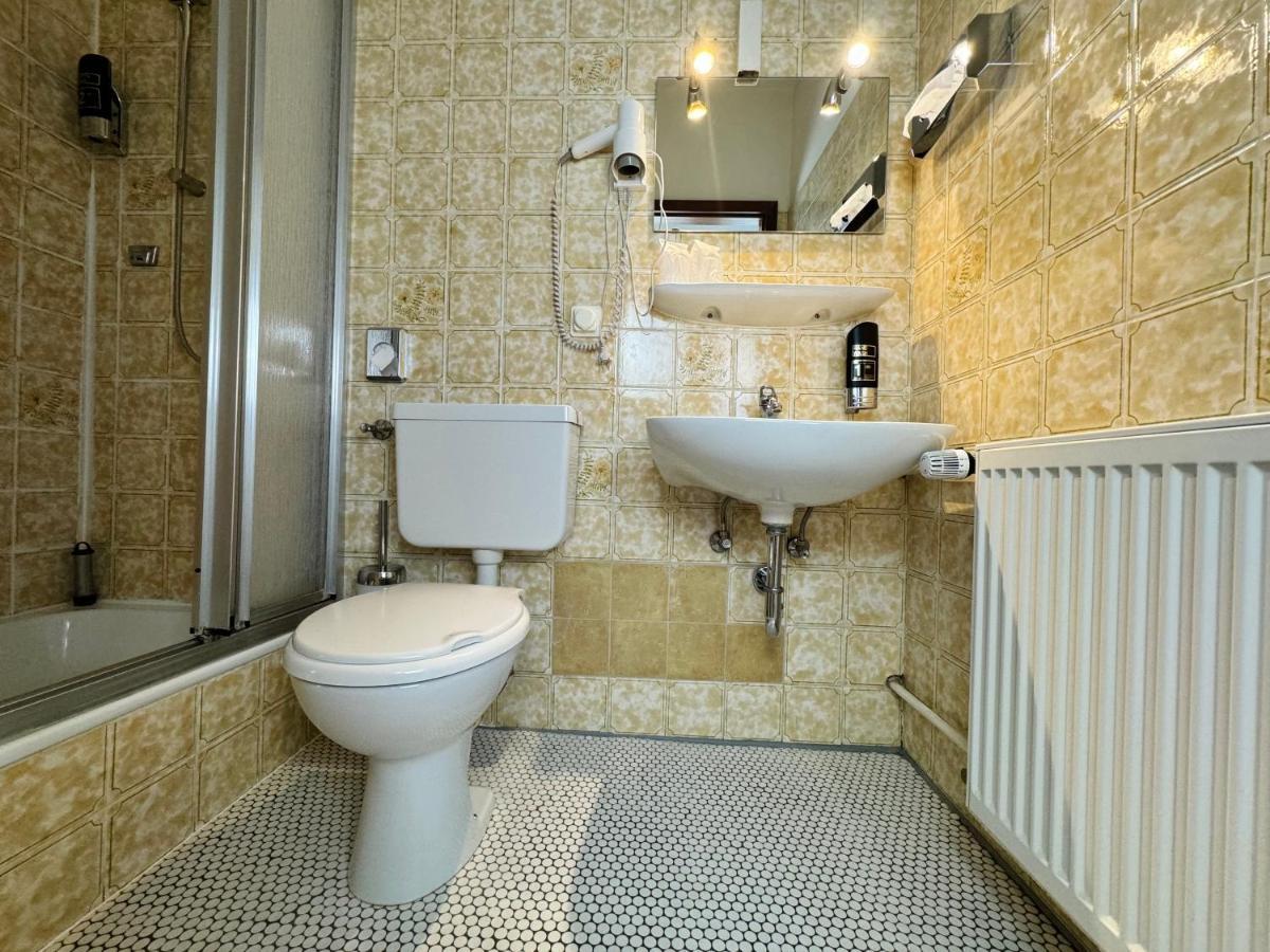Hotel Zum Ruecking Нортхайм Екстериор снимка