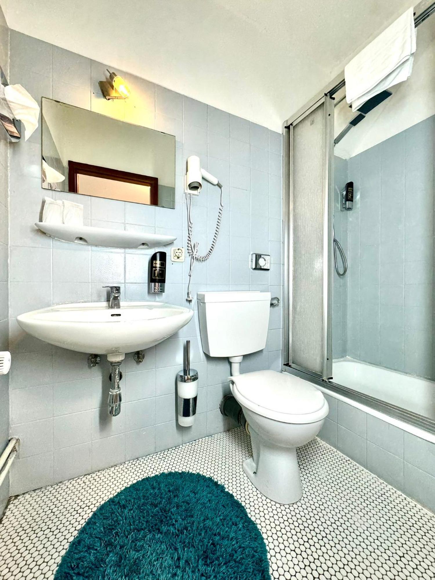 Hotel Zum Ruecking Нортхайм Екстериор снимка